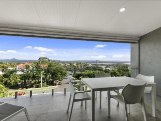 Exquisite Penthouse with views to Laguna Bay - Unit 3 Taralla 18 Edgar Bennett Avenue Apartment, Noosa Heads - 2