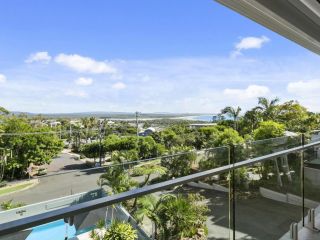 Exquisite Penthouse with views to Laguna Bay - Unit 3 Taralla 18 Edgar Bennett Avenue Apartment, Noosa Heads - 1