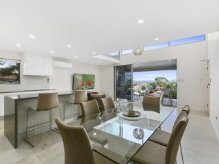 Exquisite Penthouse with views to Laguna Bay - Unit 3 Taralla 18 Edgar Bennett Avenue Apartment, Noosa Heads - 3