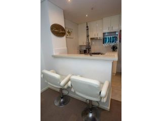 EXQUISITELY FURNISHED 2 BEDROOM APARTMENT! Apartment, Gold Coast - 5