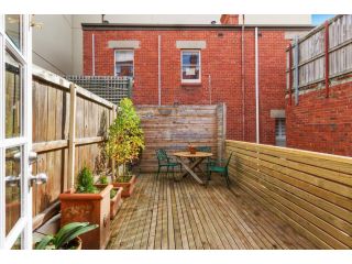 Fabulous 2 level city pad in historic building Apartment, Hobart - 3