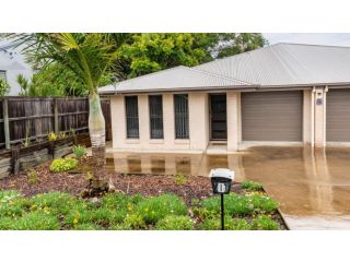 Fabulous Duplex Perfect Location Guest house, Bongaree - 2