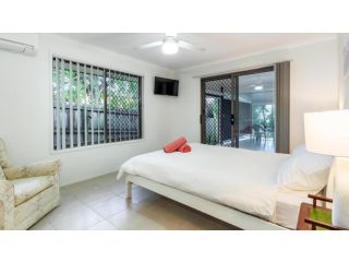 Fabulous Duplex Perfect Location Guest house, Bongaree - 5