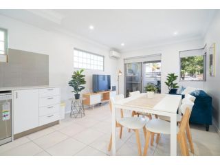 1 Fabulous Family on Fisher - parking 2 bed 2 bath Apartment, Perth - 2