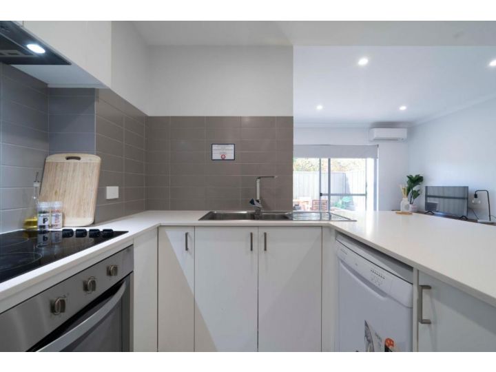 5 First Rate on Fisher 2 bed 2 bath Belmont-Cloverdale Apartment, Perth - imaginea 5