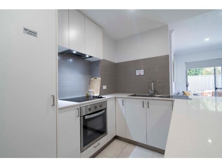 5 First Rate on Fisher 2 bed 2 bath Belmont-Cloverdale Apartment, Perth - imaginea 3