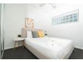 5 First Rate on Fisher 2 bed 2 bath Belmont-Cloverdale Apartment, Perth - thumb 14