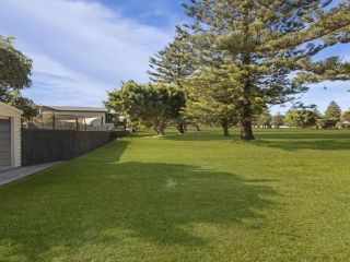 Spacious 3-bedroom Beach Home, Close to Golf Course Guest house, Shelly Beach - 5