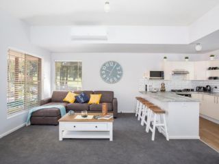 Fairway Haven Getaway Villa, Mollymook - 3