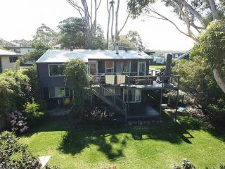 Family Beach House Narrawallee Beach Guest house, Narrawallee - 1