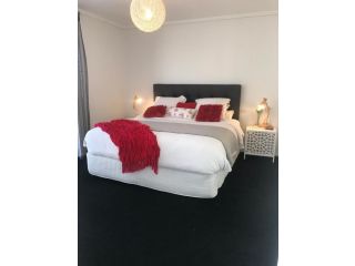 Family BeachSide luxury Guest house, Coogee - 3