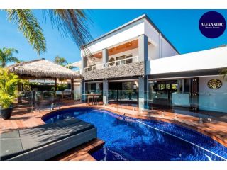 Family Haven / Runaway Bay Guest house, Gold Coast - 2