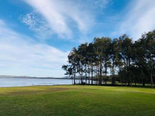 Waterview Family Home 100m to Lake edge Guest house, Chittaway Point - 1