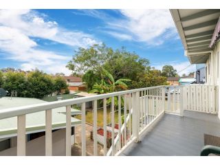 Waterview Family Home 100m to Lake edge Guest house, Chittaway Point - 5