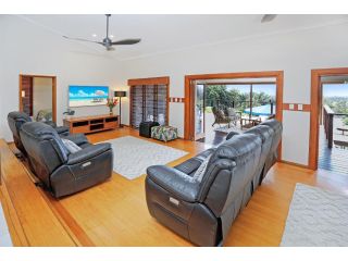 Tropical Family House with Private Pool and City Views Guest house, Queensland - 3