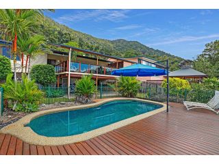 Tropical Family House with Private Pool and City Views Guest house, Queensland - 2