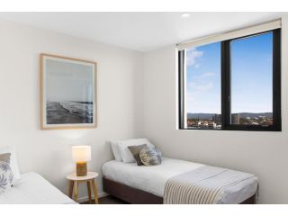 Family Unit with Parking, Balcony, Pool near Beach Apartment, Gold Coast - 3