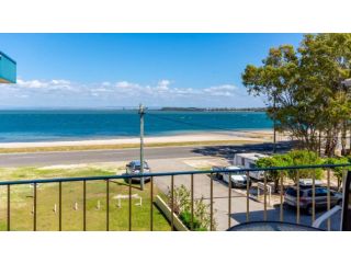 Fantastic Views from this top floor unit! Guest house, Bongaree - 2