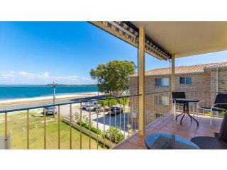 Fantastic Views from this top floor unit! Guest house, Bongaree - 5