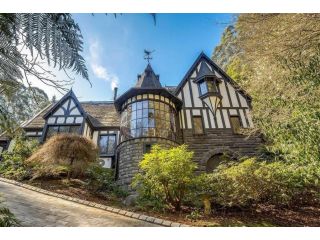 Fernhill Estate â€œ Gingerbread Houseâ€ Guest house, Victoria - 1