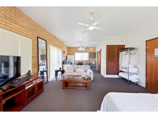 Fi's Beach House Apartment, Port Macquarie - 3