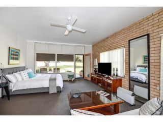 Fi's Beach House Apartment, Port Macquarie - 5
