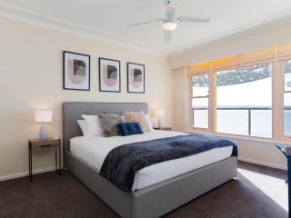 Filoli', 91 Foreshore Drive - huge waterfront home Guest house, Salamander Bay - 5