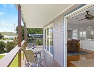 Fingal Bay Beach House - water views and seconds from the beach Guest house, Fingal Bay - 3