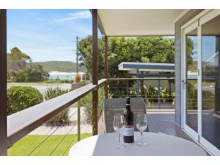 Fingal Bay Beach House - water views and seconds from the beach Guest house, Fingal Bay - 2