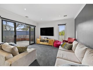 Fischer 190 Pool And 5 Bedroom Guest house, Australia - 3