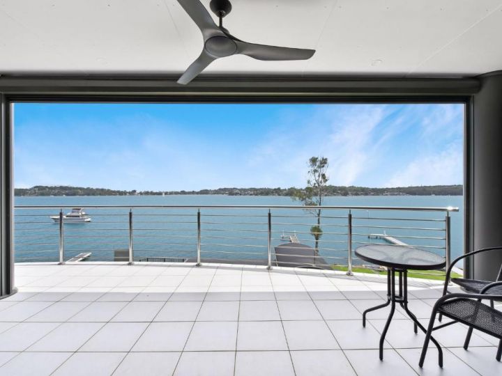 Fishing Point Lake House Stunning Absolute Waterfront Guest house, Fishing Point - imaginea 7