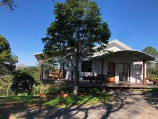 Flame Tree Chalet Guest house, Booroobin - 4