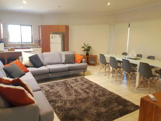 Flexi 5 Guest house, Belmont - 3