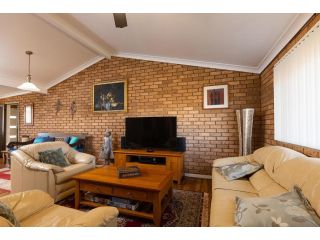 Flora Parade 6 Guest house, Tuncurry - 1