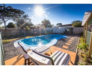 Flora Parade 6 Guest house, Tuncurry - 2