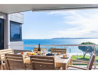 Florentine 13 11 Columbia Close fabulous unit with pool lift and waterviews Apartment, Nelson Bay - 4