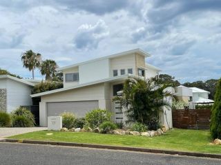 Flynns executive coastal home with pool Guest house, Port Macquarie - 4