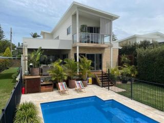Flynns executive coastal home with pool Guest house, Port Macquarie - 2