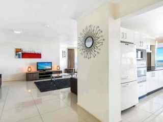 Focus Apartments Large 3 Bedroom Beachfront Apartment Apartment, Gold Coast - 3