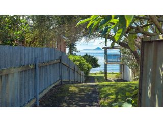 Sea Breeze Hideaway at Fore Dek 1,17 Soldiers Point Road Private Beach Access linen towels and bed making provided Apartment, Soldiers Point - 1