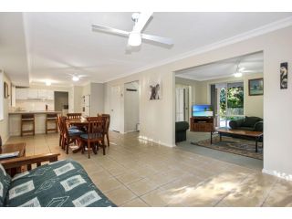 Four Bedroom Quality Townhouse Guest house, Hawks Nest - 4