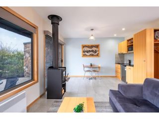Freycinet Stone Studio 4 - Granite Apartment, Coles Bay - 5