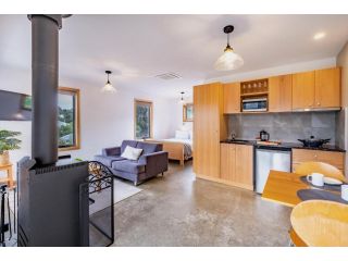 Freycinet Stone Studio 7 - Quartz Apartment, Coles Bay - 4