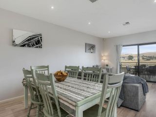 Front 9 then Dine - 3/61 St Andrews Boulevard Apartment, Normanville - 4