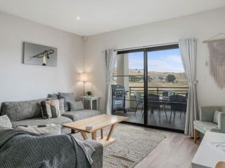Front 9 then Dine - 3/61 St Andrews Boulevard Apartment, Normanville - 2