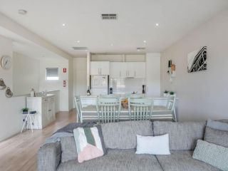 Front 9 then Dine - 3/61 St Andrews Boulevard Apartment, Normanville - 5