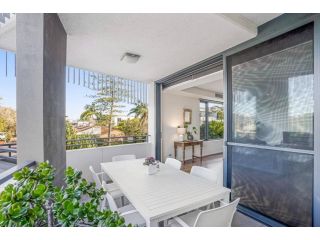 Fuller Holidays- Lot 7 - Byron Beach Apartment with Pool Apartment, Byron Bay - 3