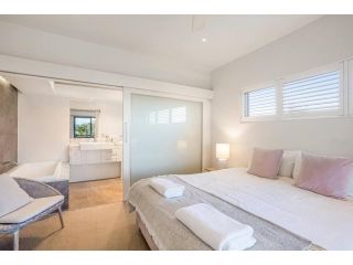 Fuller Holidays- Lot 7 - Byron Beach Apartment with Pool Apartment, Byron Bay - 4