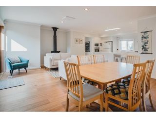 Snug Family Home, Spacious Yard and Great Location Guest house, Queensland - 5