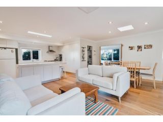 Snug Family Home, Spacious Yard and Great Location Guest house, Queensland - 2